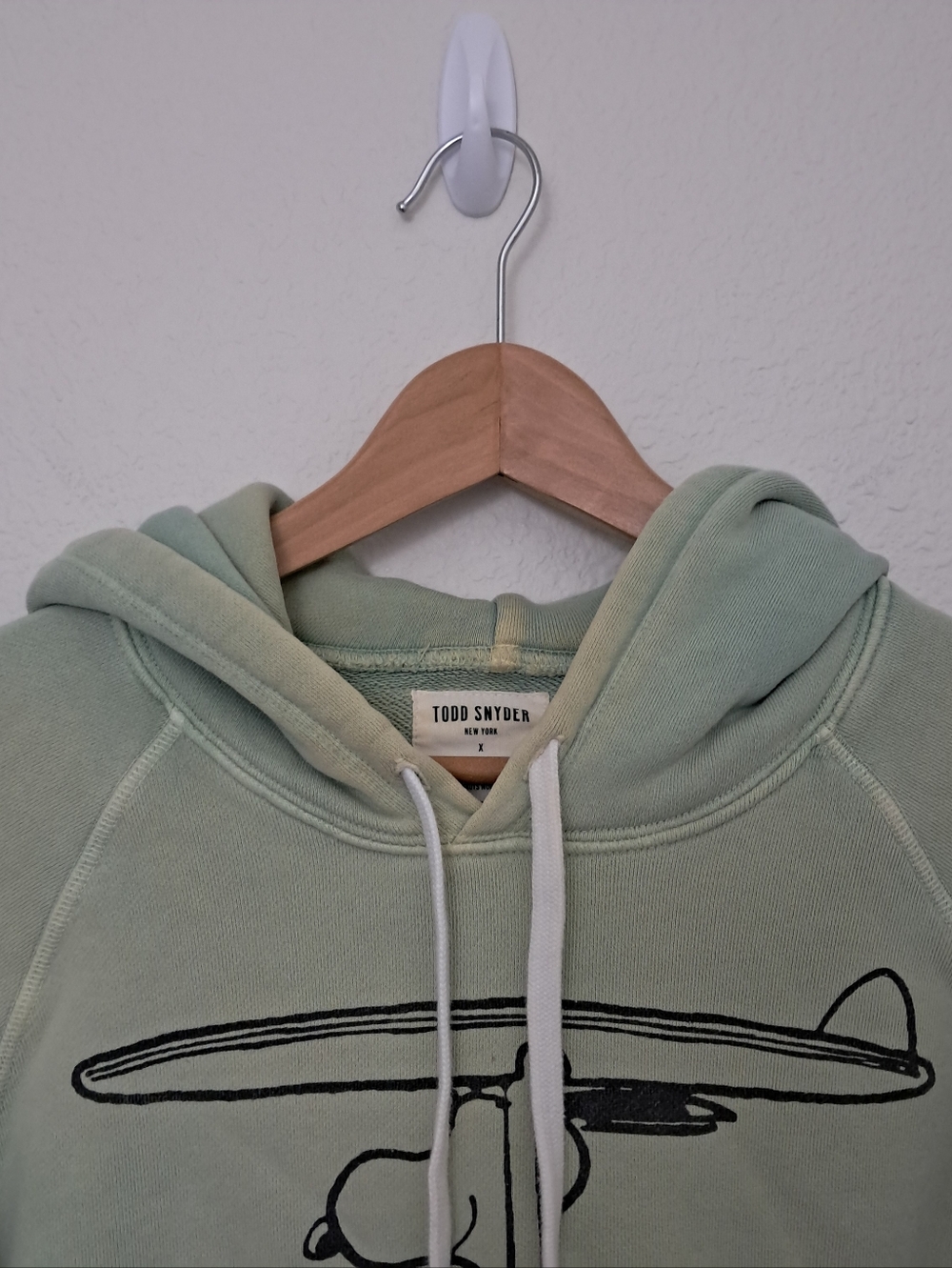 Todd Snyder x Peanuts Snoopy Los Angeles Graphic Sweatshirt Hoodie - Picture 2 of 7